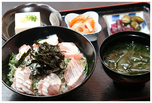 居料理やまかない丼